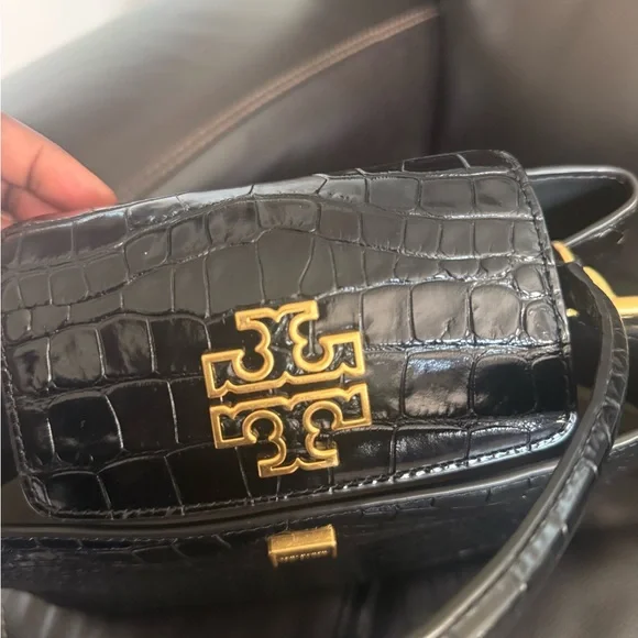 Elegant Black Crocodile-Embossed Handbag - Picture 8 of 15